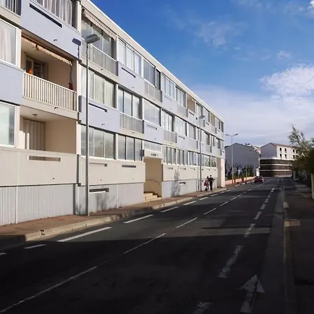 A 50 M De La Avec Parking